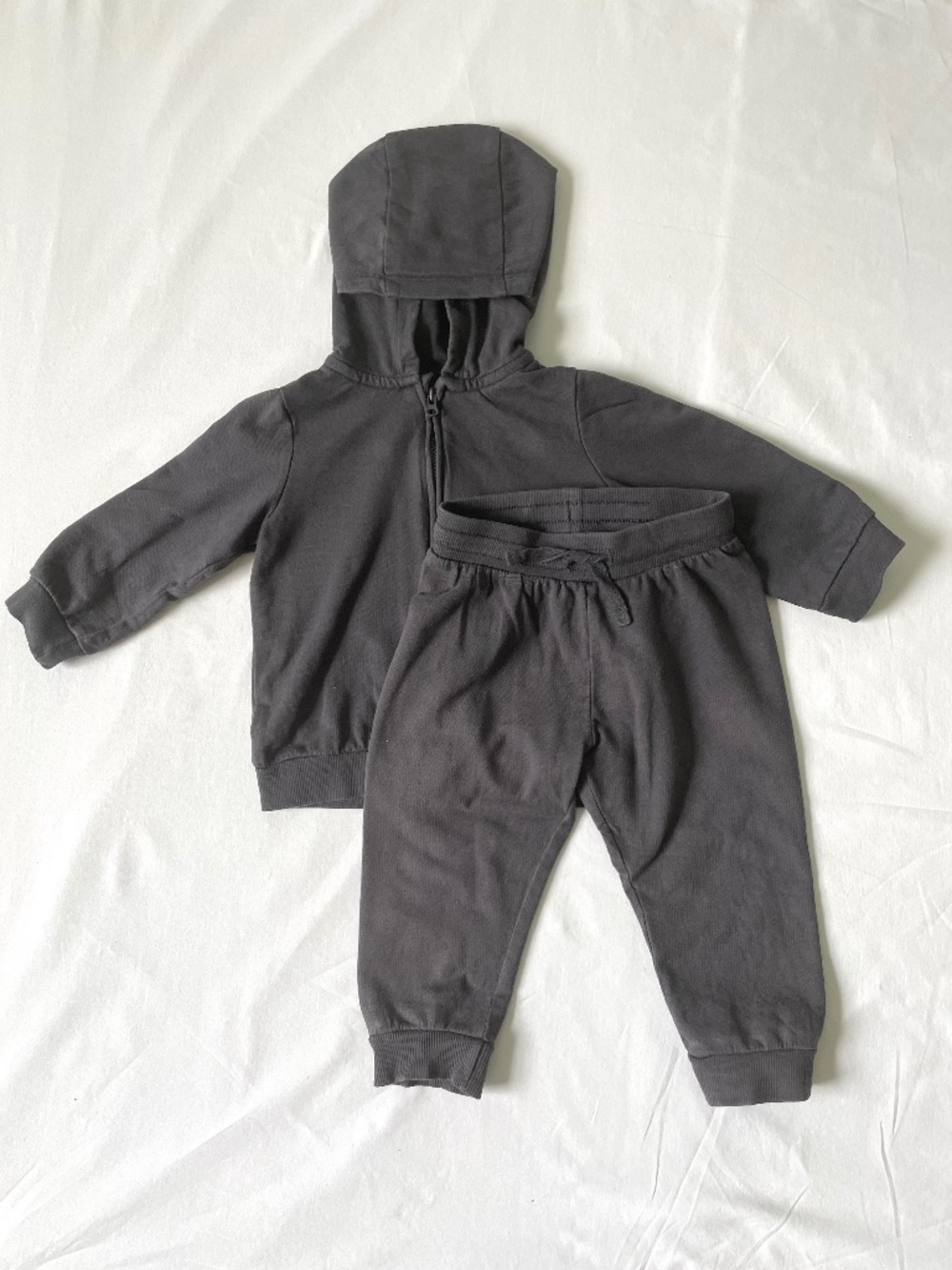 Boys 2-pc Dark Gray H&M Sweatsuit Set Sz 12M
